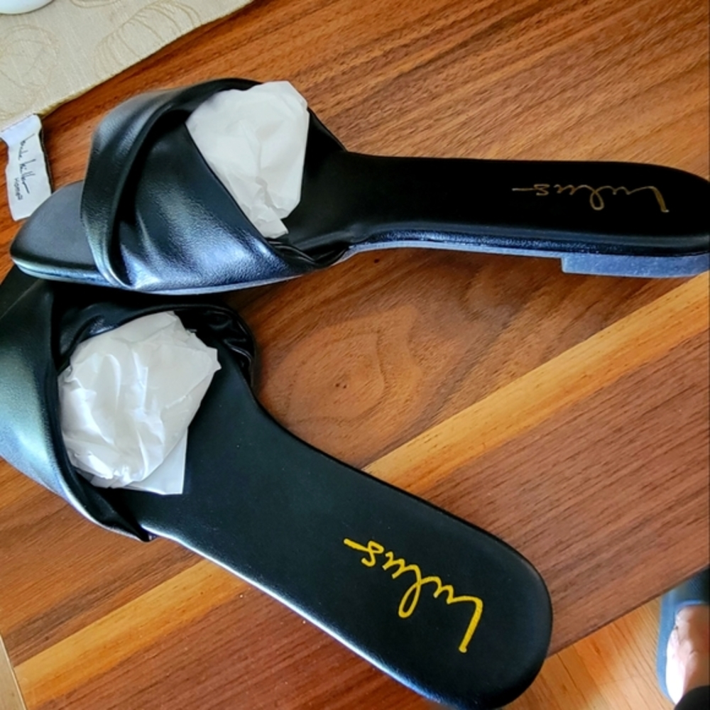 Lulu's size 8.5 NWT black sandals